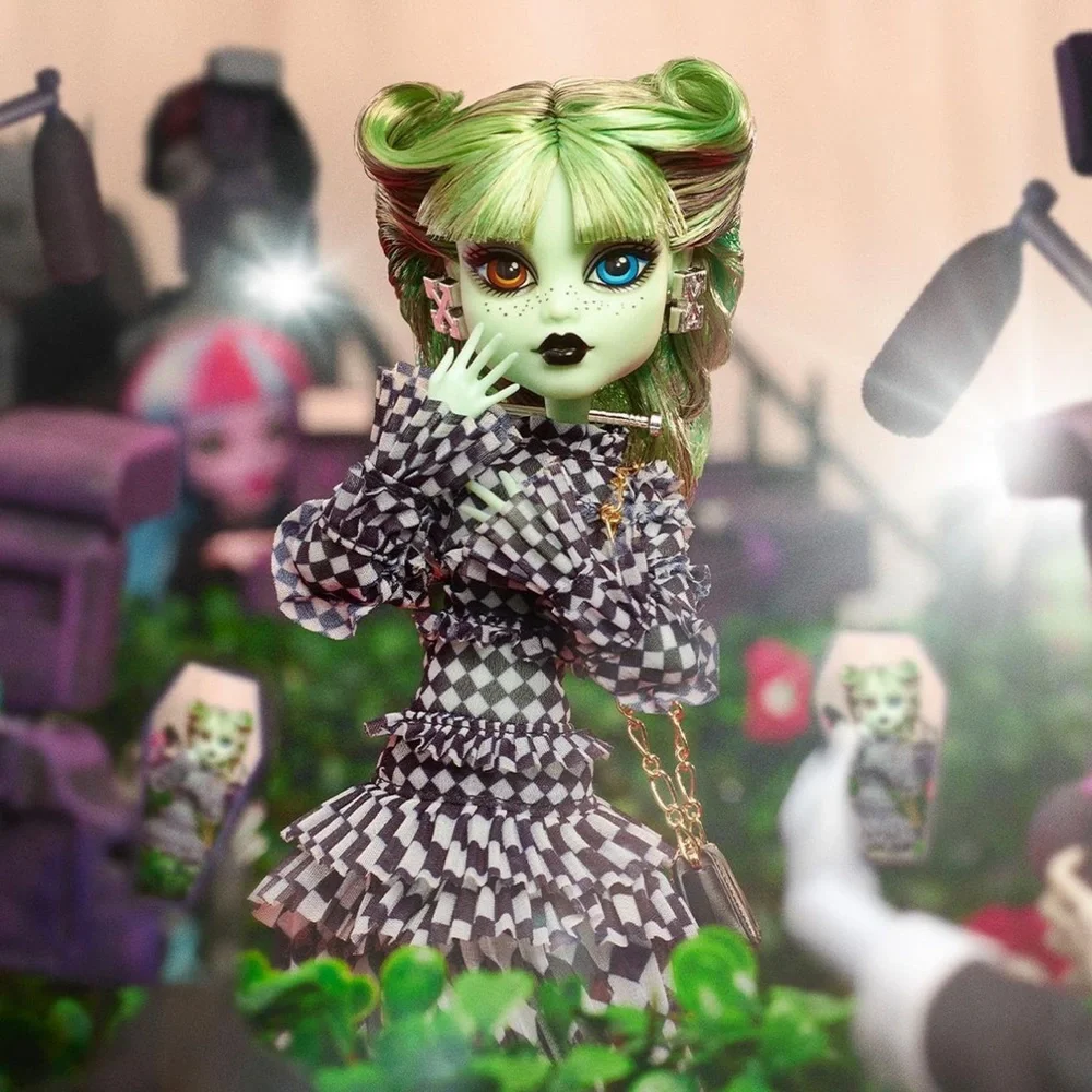 Off-White c/o Monster High Harmonie Ghoul Doll - Picture 1 of 14